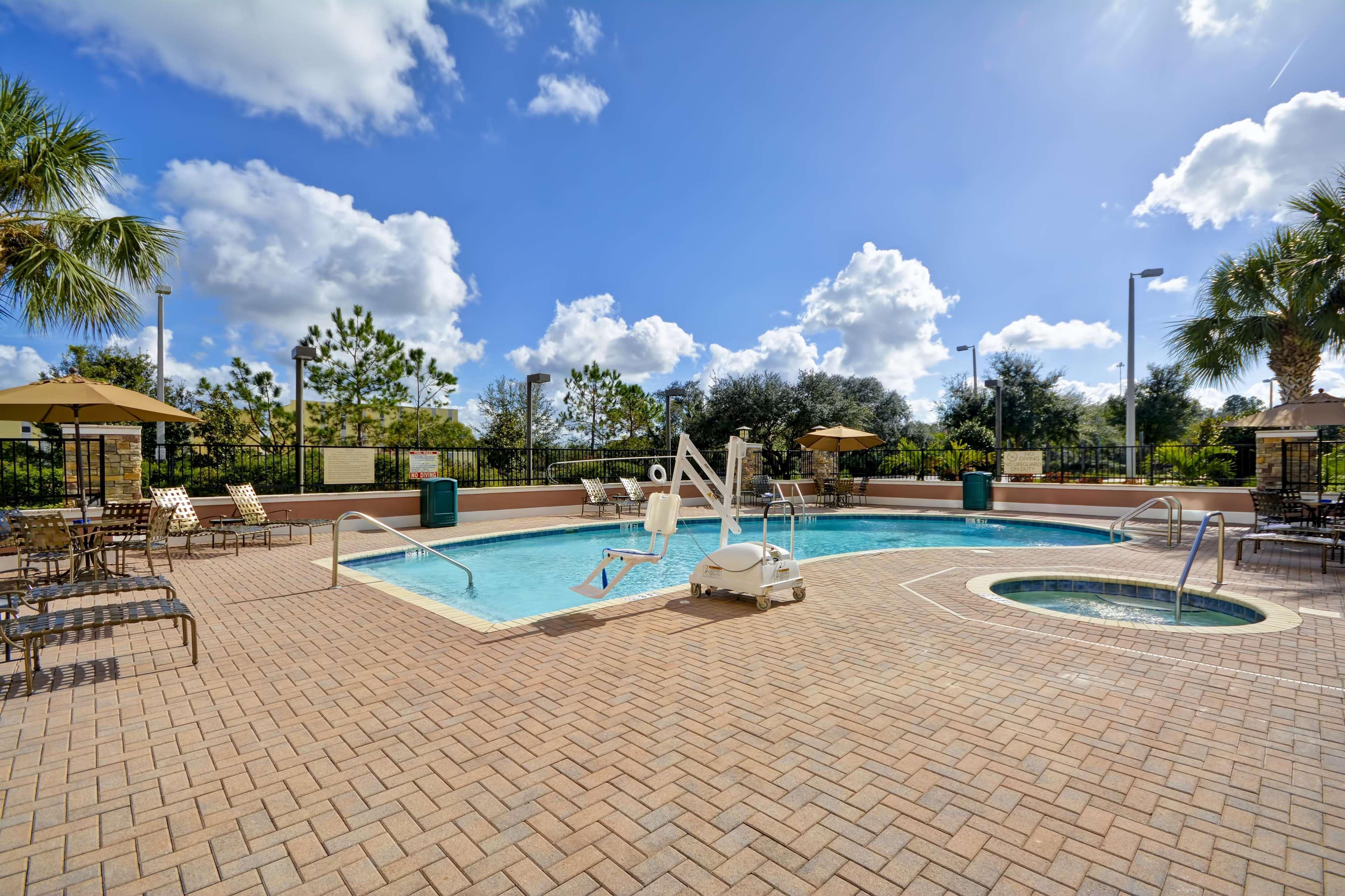 Hilton Garden Inn Tampa Riverview Брандън Екстериор снимка